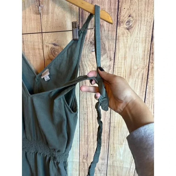 A New Day Target V-neck Jumpsuit Olive Green Adjustable Straps Pockets Size S - Picture 4 of 6